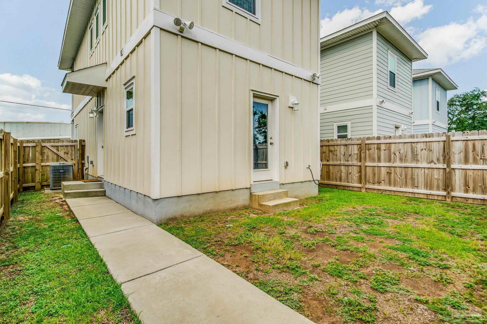 1002 West Main Street Pensacola, FL 32502 - Photo 26 of 32 a backyard of a house with lots of green space