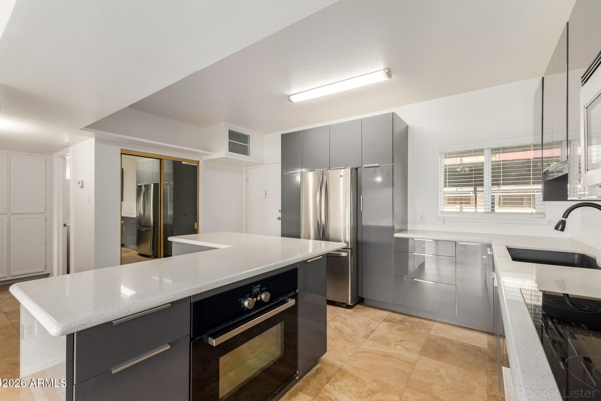 351 East Thomas Road, Unit D104 Phoenix, AZ 85012 - Photo 11 of 25 14 Thomas