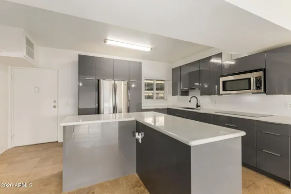 $155,000 | 351 East Thomas Road, Unit D104, Phoenix, AZ 85012