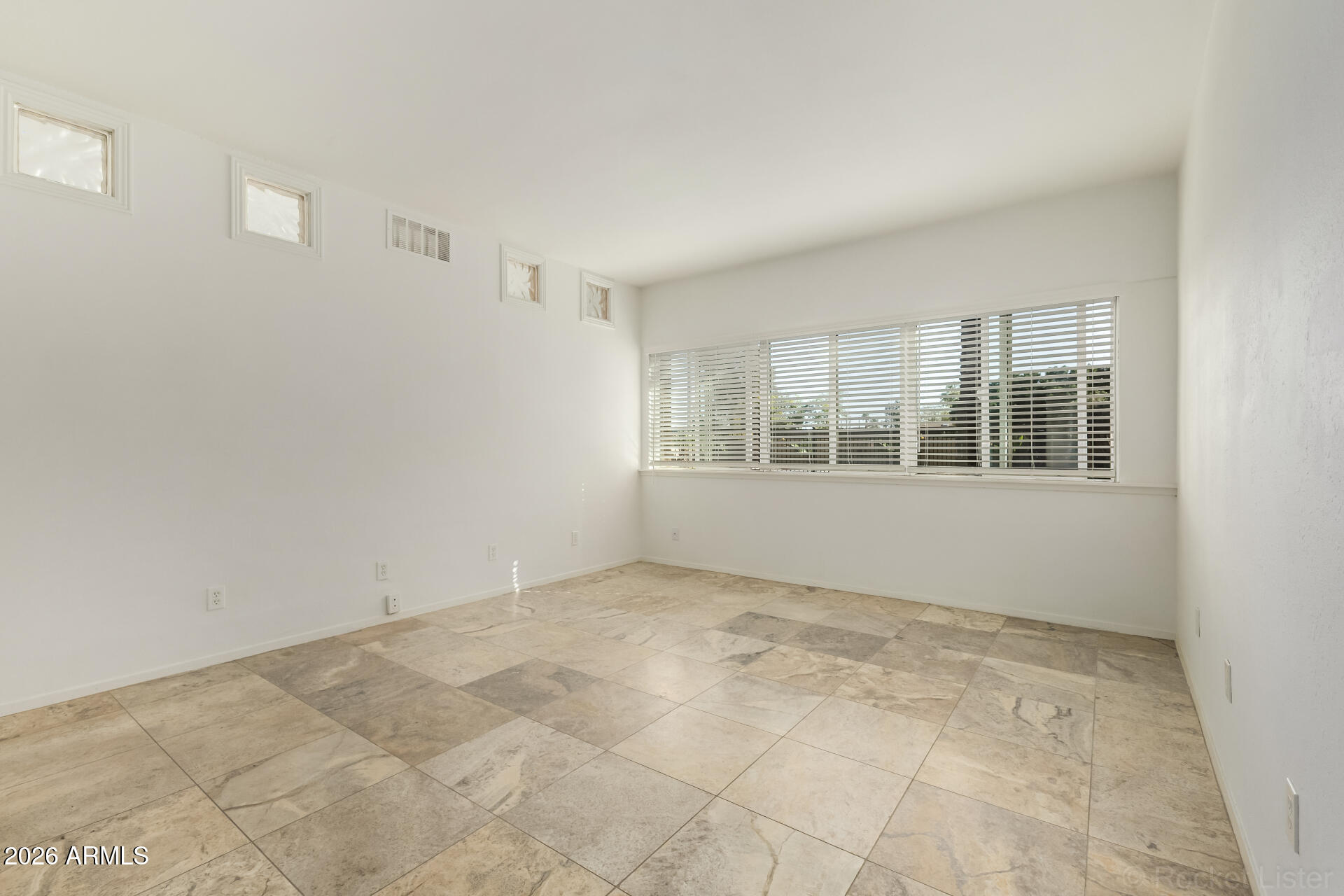 351 East Thomas Road, Unit D104 Phoenix, AZ 85012 - Photo 14 of 25 17 Thomas