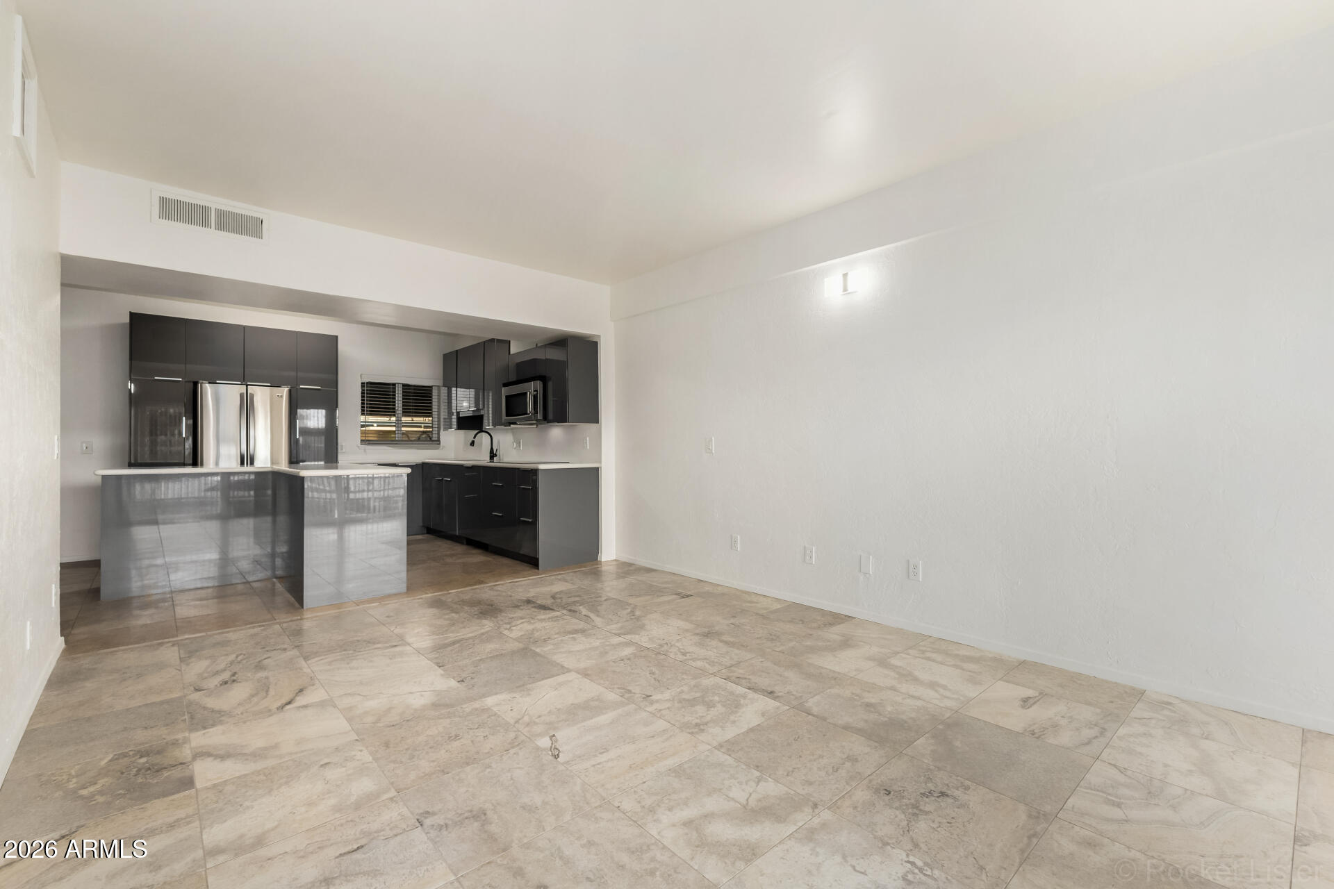 351 East Thomas Road, Unit D104 Phoenix, AZ 85012 - Photo 4 of 25 06 Thomas