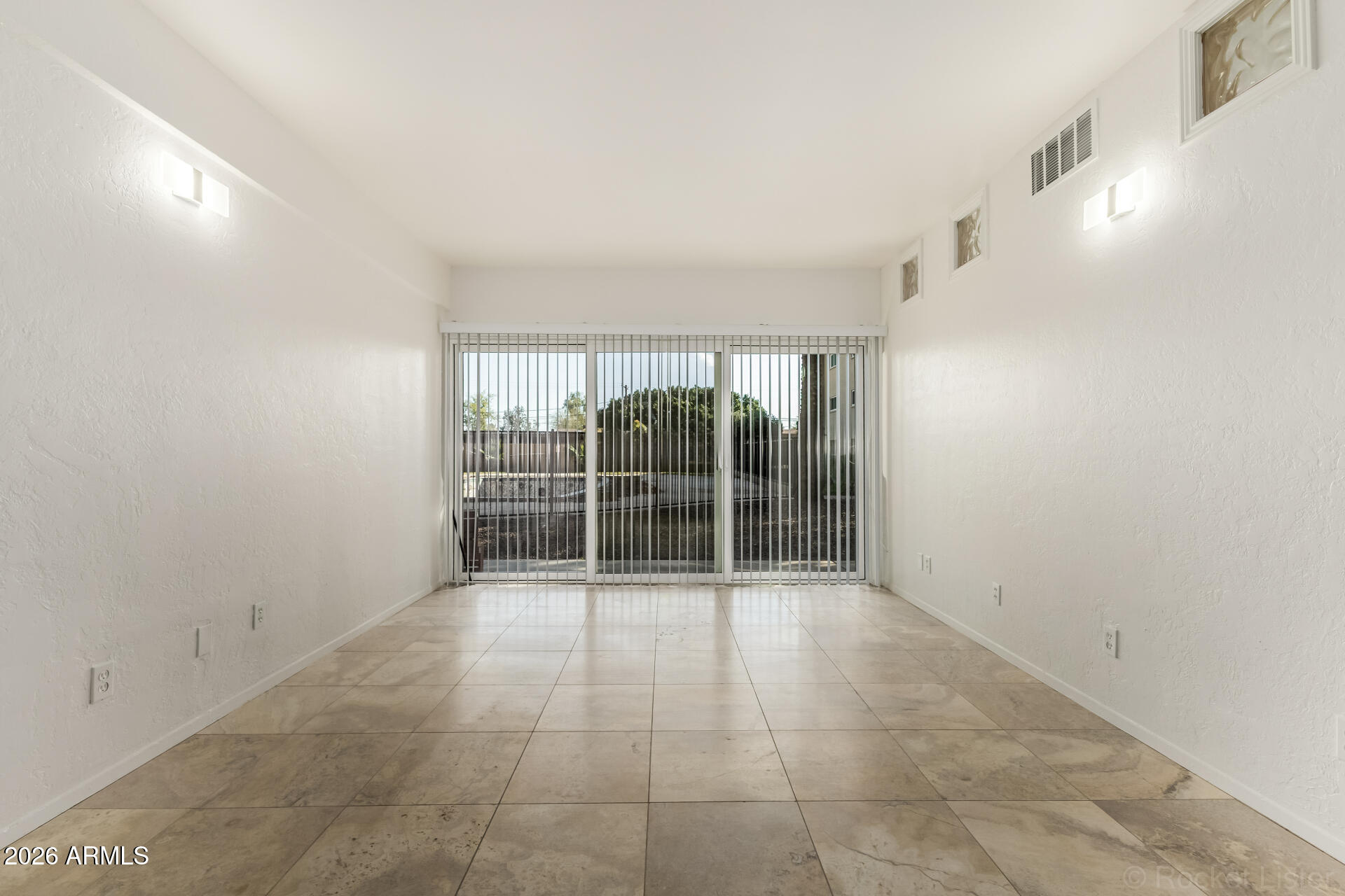 351 East Thomas Road, Unit D104 Phoenix, AZ 85012 - Photo 6 of 25 08 Thomas