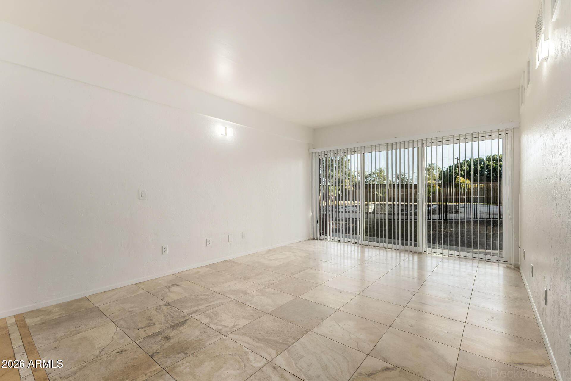 351 East Thomas Road, Unit D104 Phoenix, AZ 85012 - Photo 7 of 25 09 Thomas