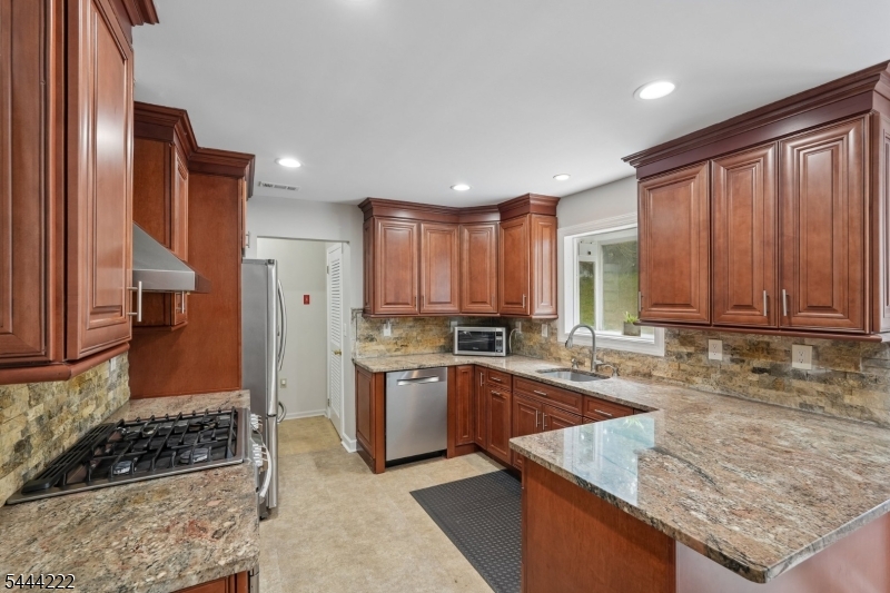 45 Fells Road Verona, NJ 07044 - Photo 9 of 43