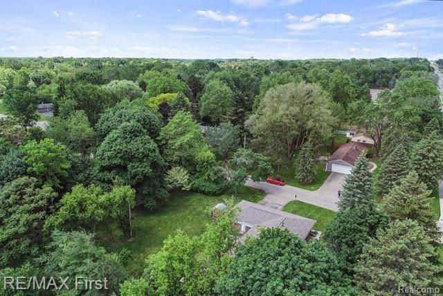 1881 Walton Blvd. Rochester, MI 48309 - Photo 38 of 39 walton drone 5.jpg
