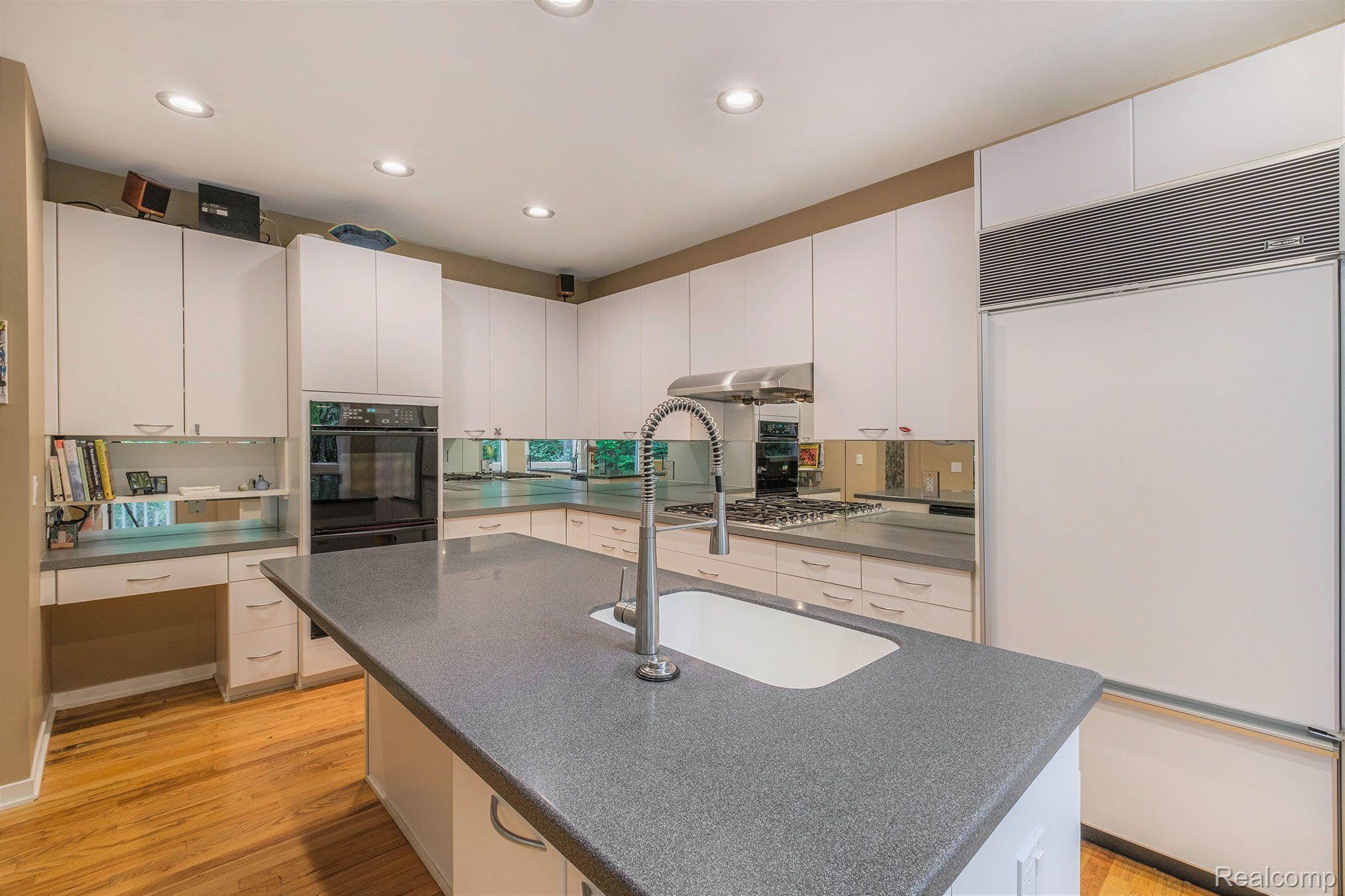 727 South Van Road Holly, MI 48442 - Photo 12 of 42 Gourmet Kitchen
