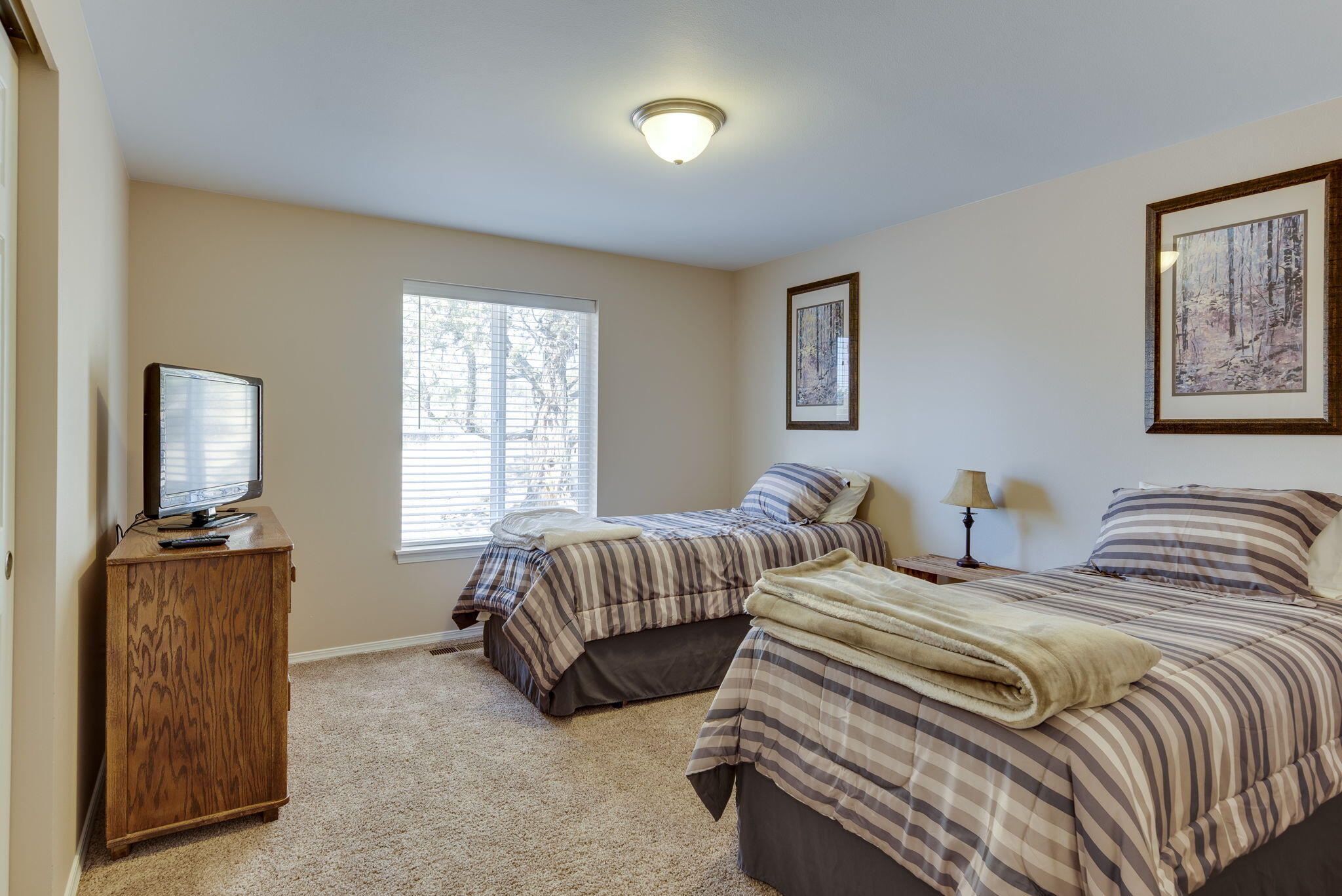 9550 Southwest Shad Road Terrebonne, OR 97760 - Photo 9 of 14 Bedroom 2