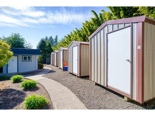 $832,912 | 8031 Southeast Orient Drive, Gresham, OR 97080