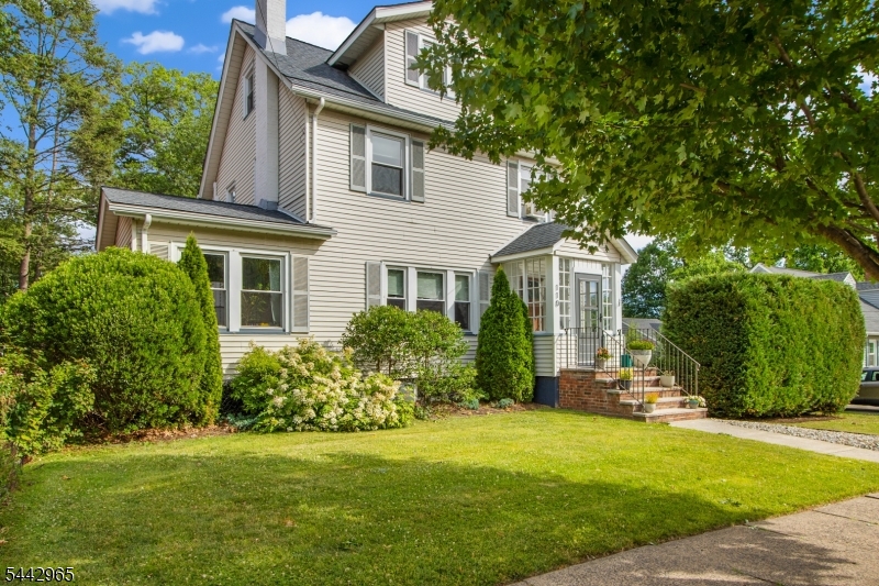 110 Lyons Place Springfield, NJ 07081 - Photo 2 of 22