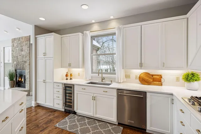 $1,399,500 | 4902 Woodhurst Lane, Minnetonka, MN 55345