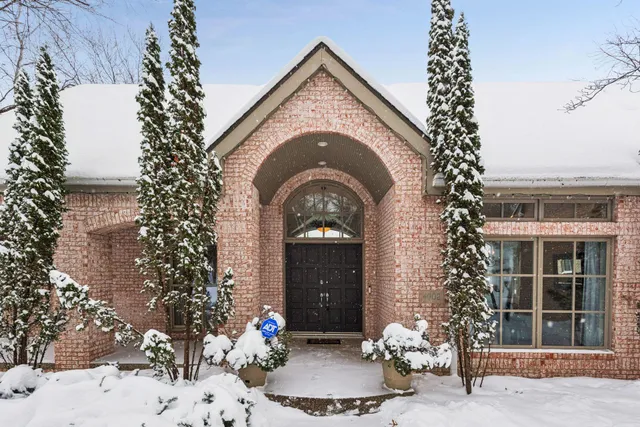 $1,399,500 | 4902 Woodhurst Lane, Minnetonka, MN 55345