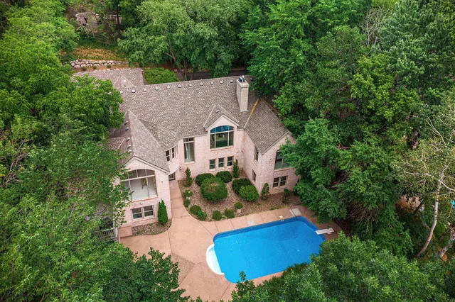$1,399,500 | 4902 Woodhurst Lane, Minnetonka, MN 55345