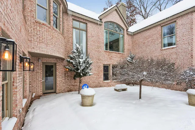 $1,399,500 | 4902 Woodhurst Lane, Minnetonka, MN 55345