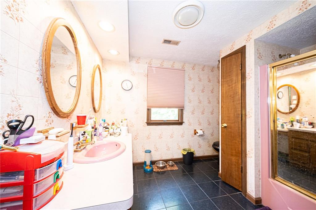 1896 Sohn Road Aliquippa, PA 15001 - Photo 14 of 25 Gallery Image 14