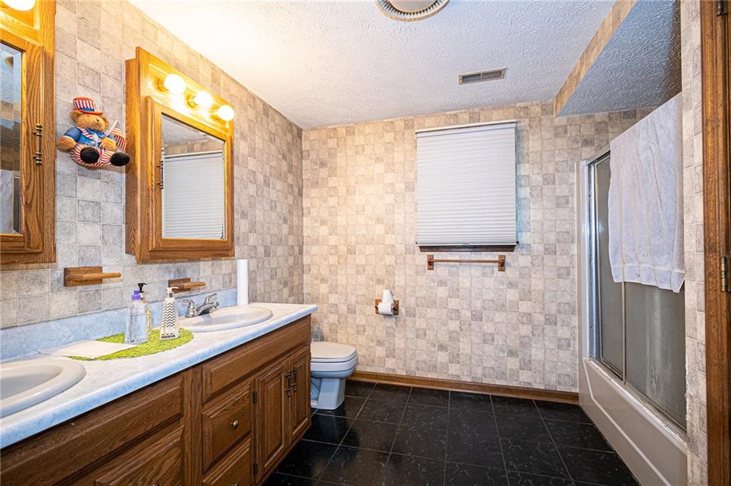 1896 Sohn Road Aliquippa, PA 15001 - Photo 15 of 25 Gallery Image 15