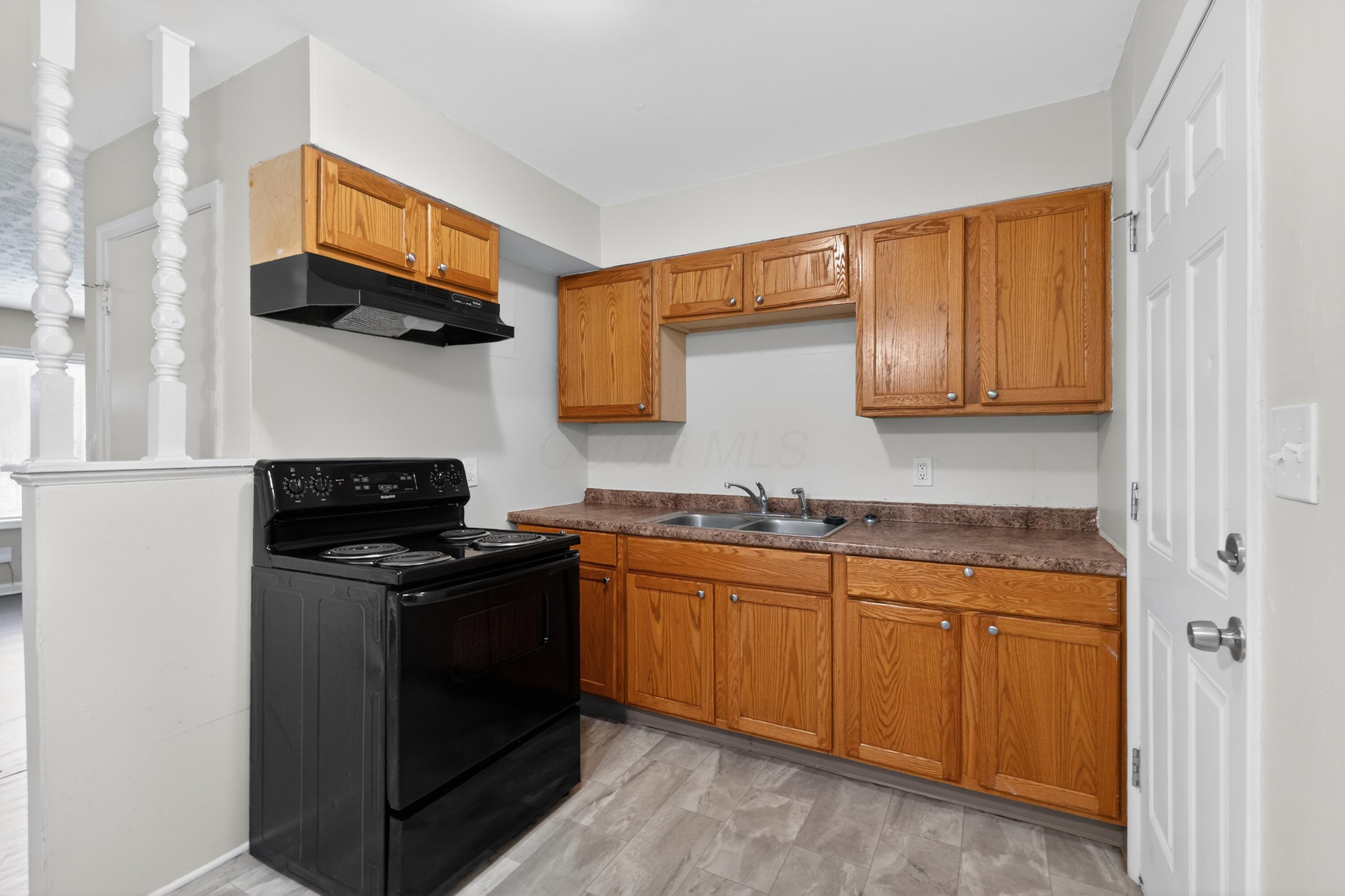 1024 South Kellner Road Columbus, OH 43209 - Photo 9 of 15 09_1024_S_Kellner_Rd-Kitchen-r-30