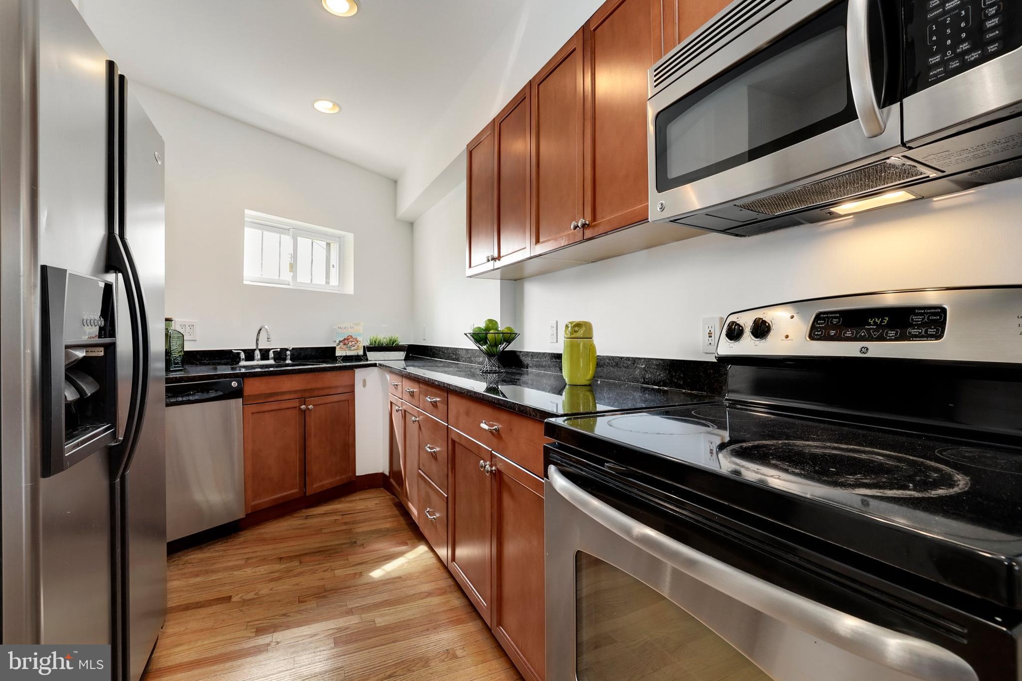 925 Potomac Avenue Southeast Washington, DC 20003 - Photo 11 of 34