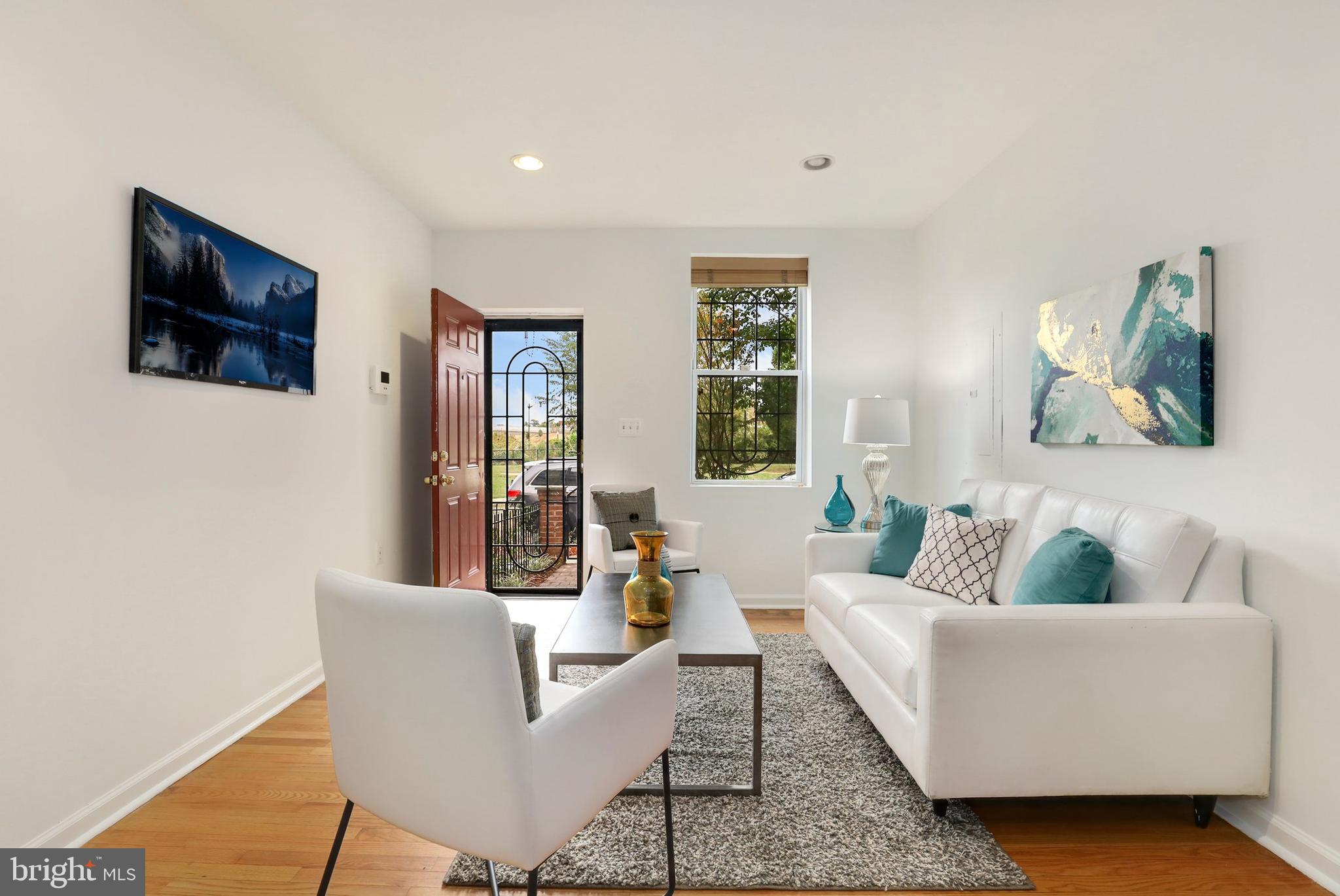 925 Potomac Avenue Southeast Washington, DC 20003 - Photo 3 of 34