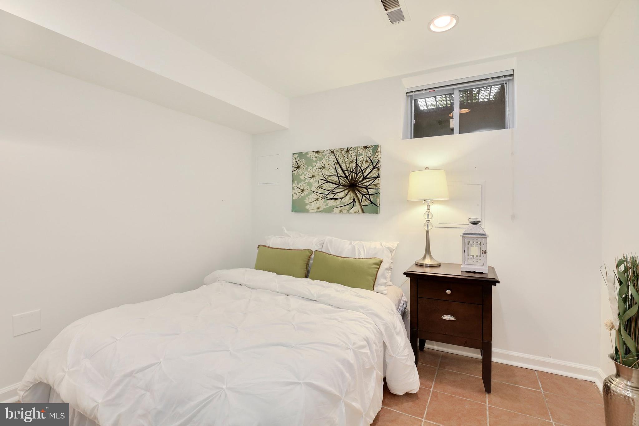 925 Potomac Avenue Southeast Washington, DC 20003 - Photo 24 of 34