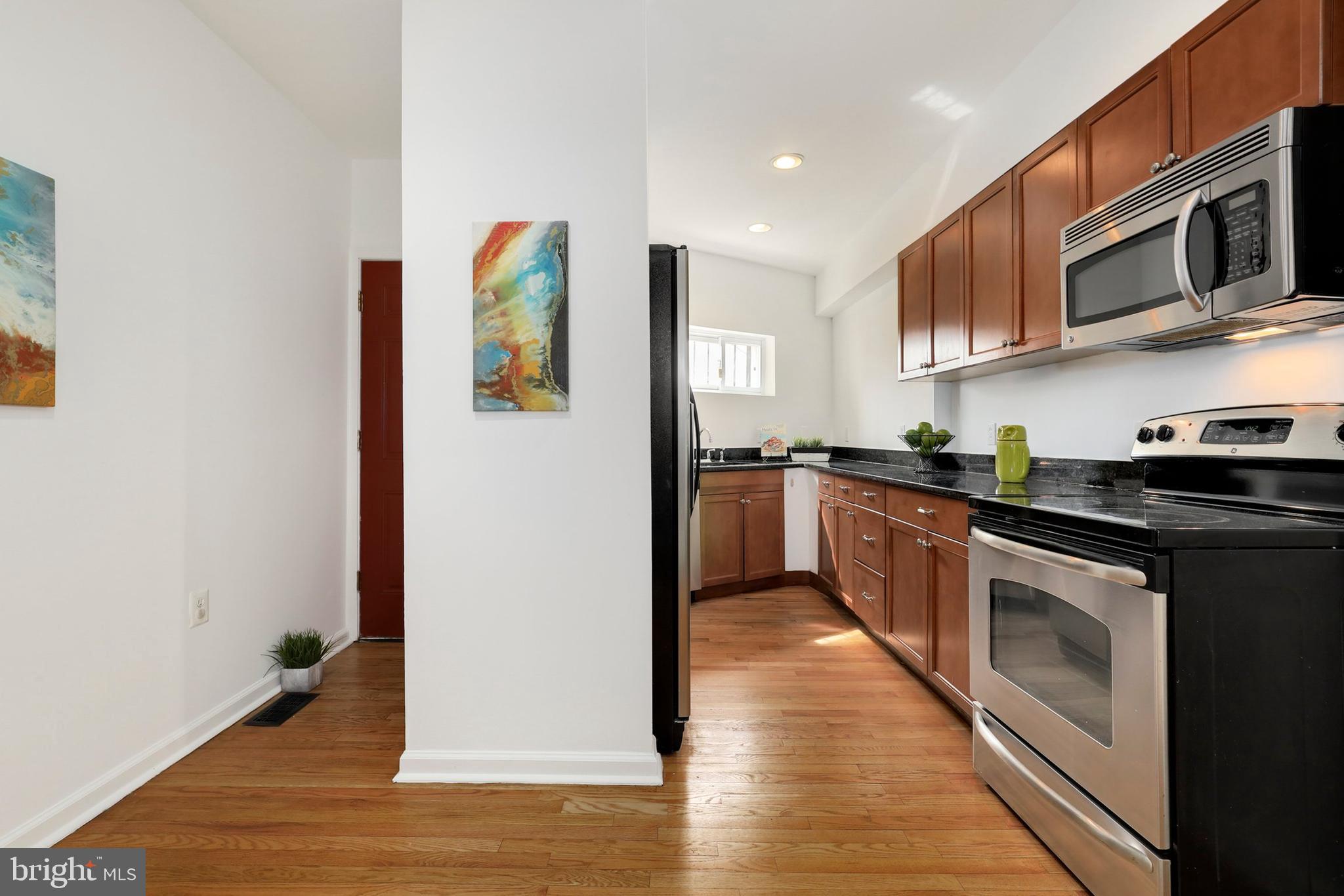 925 Potomac Avenue Southeast Washington, DC 20003 - Photo 10 of 34