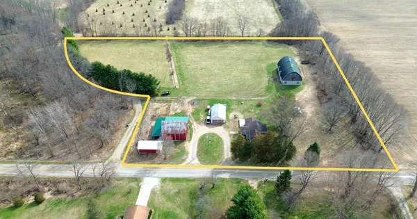 $1 | 53699 Flatbush Road, Three Rivers, MI 49093