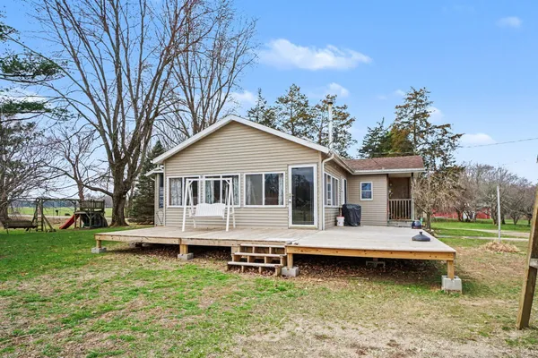 $1 | 53699 Flatbush Road, Three Rivers, MI 49093