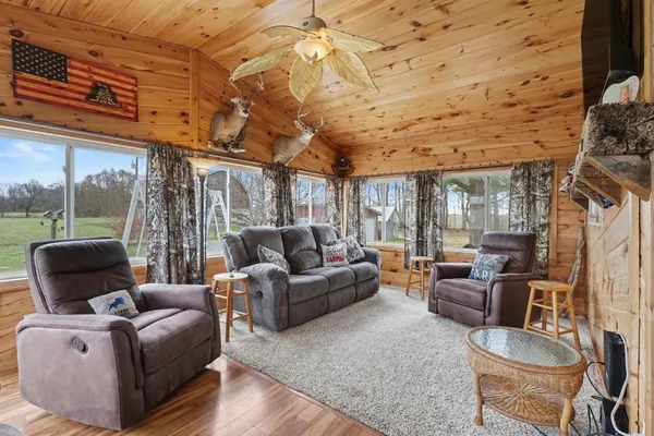 $1 | 53699 Flatbush Road, Three Rivers, MI 49093