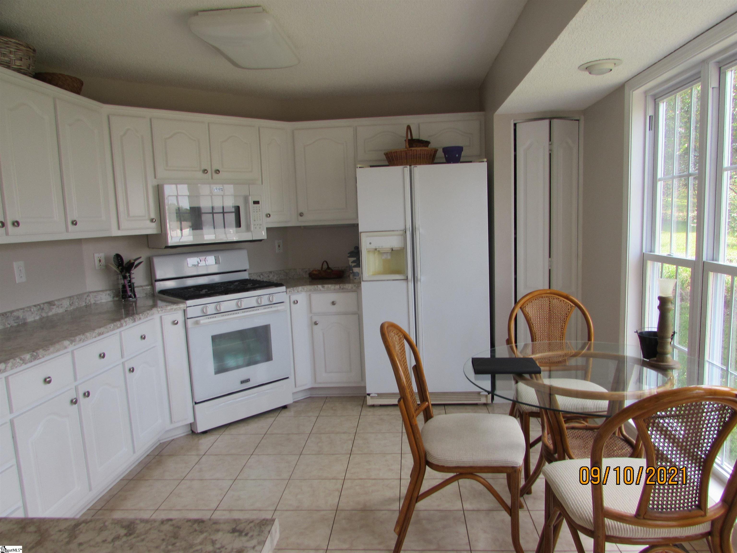 437 Meadow Ridge Road Easley, SC 29642 - Photo 3 of 25 Gallery Image 3