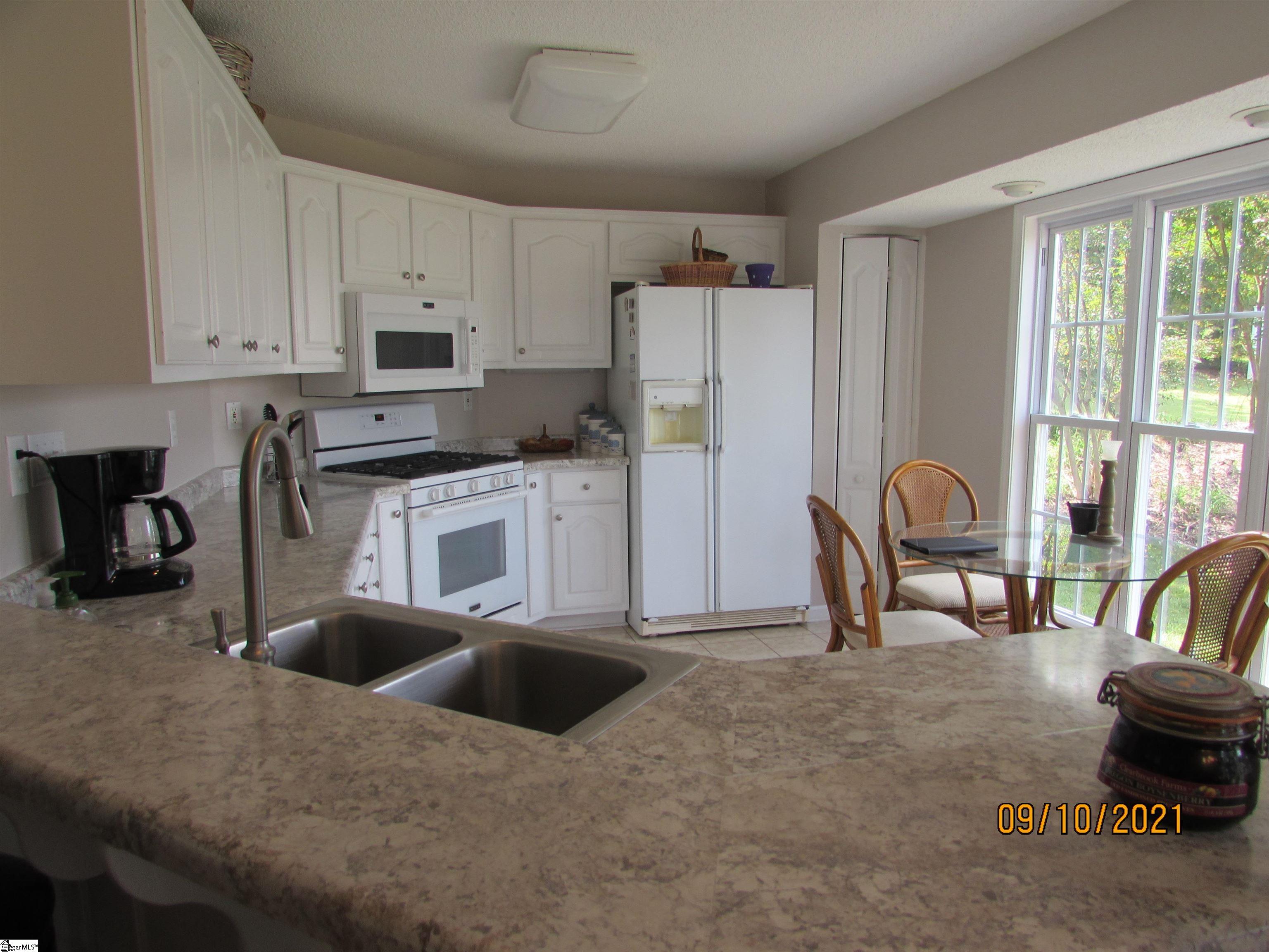 437 Meadow Ridge Road Easley, SC 29642 - Photo 4 of 25 Gallery Image 4