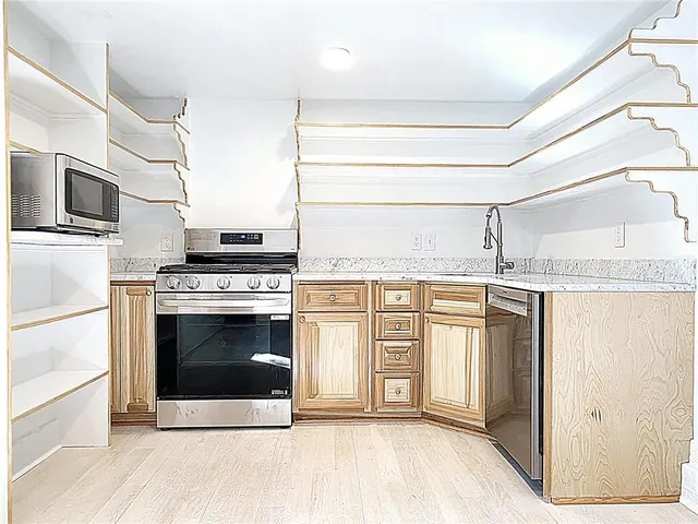 $1,600 | 5341 St Charles Avenue, Unit A, New Orleans, LA 70115