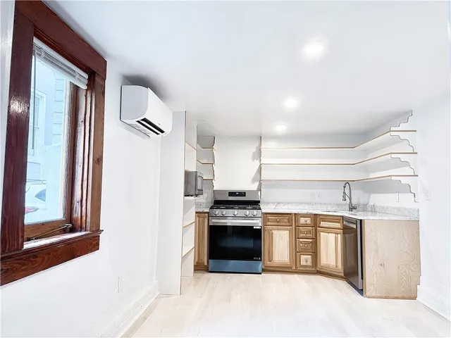 $1,600 | 5341 St Charles Avenue, Unit A, New Orleans, LA 70115