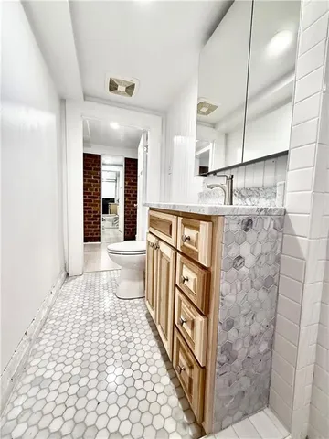 $1,600 | 5341 St Charles Avenue, Unit A, New Orleans, LA 70115