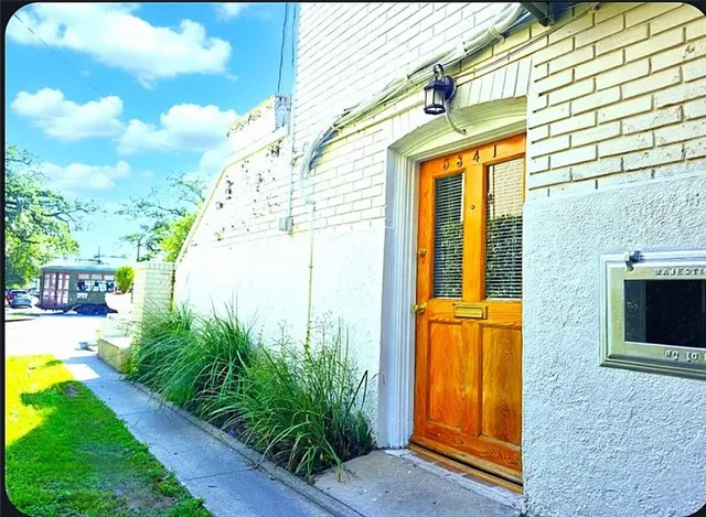 $1,600 | 5341 St Charles Avenue, Unit A, New Orleans, LA 70115