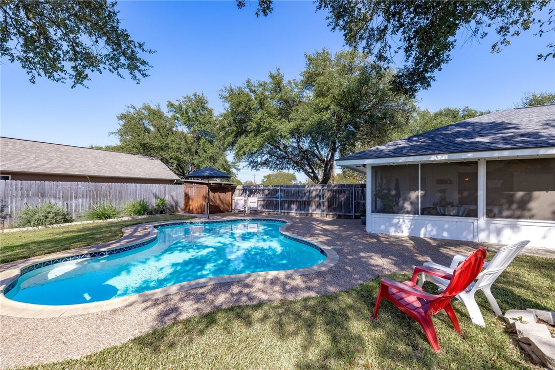 104 Highview Road Georgetown, TX 78628 - Photo 2 of 22