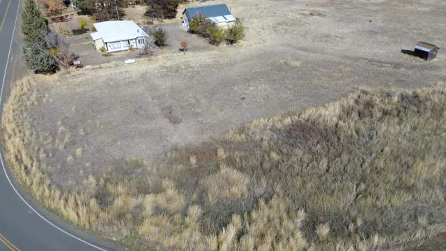 a picture of table and chair
