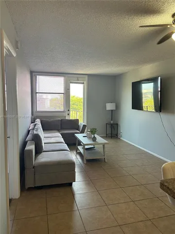 $1,500 | 2701 Riverside Drive, Unit 503B, Coral Springs, FL 33065