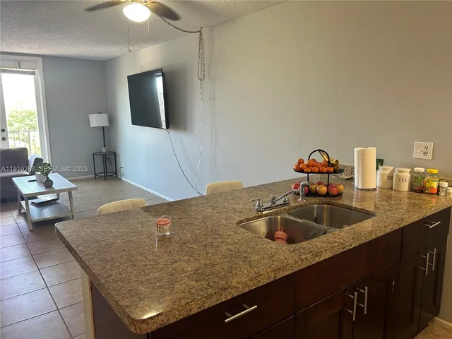 $1,500 | 2701 Riverside Drive, Unit 503B, Coral Springs, FL 33065