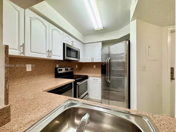 $1,995 | 8255 Southwest 152nd Avenue, Unit E215, Miami, FL 33193