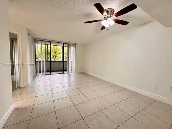 $1,995 | 8255 Southwest 152nd Avenue, Unit E215, Miami, FL 33193