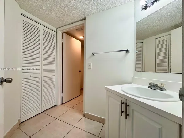 $1,995 | 8255 Southwest 152nd Avenue, Unit E215, Miami, FL 33193