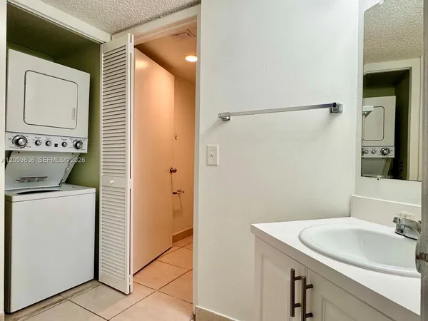$1,995 | 8255 Southwest 152nd Avenue, Unit E215, Miami, FL 33193