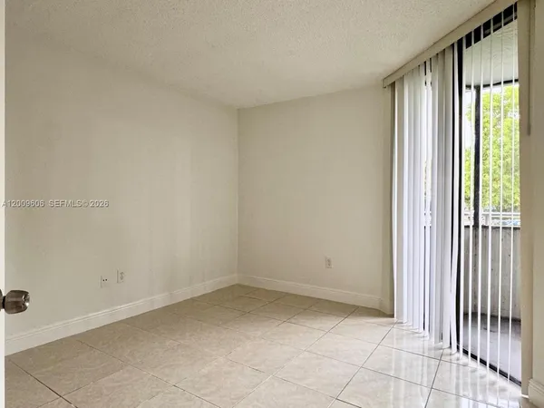 $1,995 | 8255 Southwest 152nd Avenue, Unit E215, Miami, FL 33193