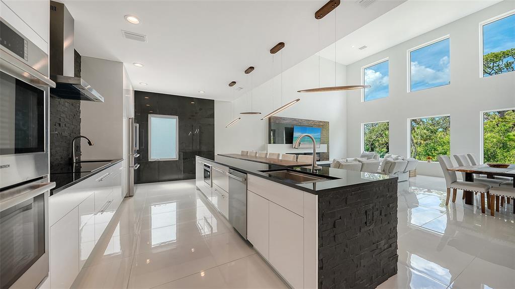 327 Roberts Road Nokomis, FL 34275 - Photo 10 of 51 Gallery Image 10
