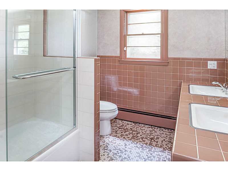 11 Lenox Road Cranston, RI 02920 - Photo 11 of 16 Bathroom.