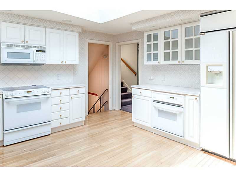 11 Lenox Road Cranston, RI 02920 - Photo 2 of 16 Kitchen.