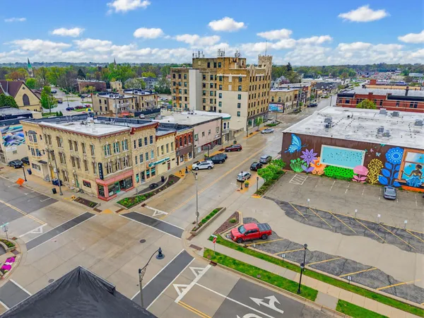 $650,000 | 309-313 West Milwaukee Street, Janesville, WI 53548