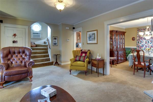 77 Warwick Road Melrose, MA 02176 - Photo 5 of 22 Gallery Image 5