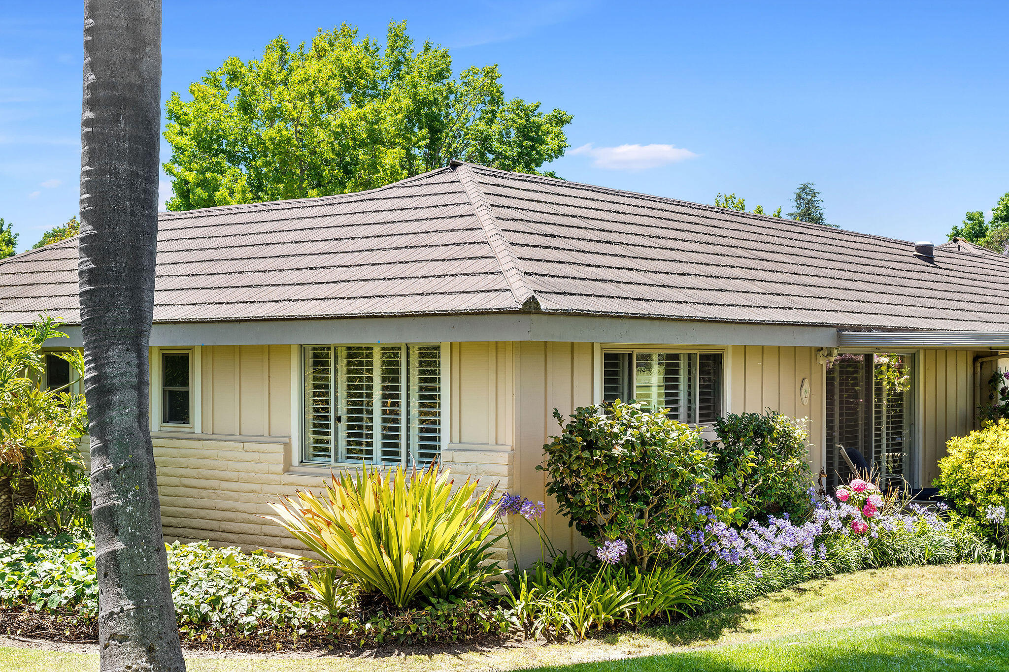 5822 Encina Road, Unit 2 Santa Barbara, CA 93117 - Photo 28 of 42 a front view of a house with a garden