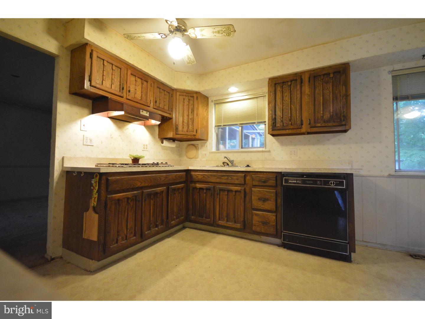 1773 Red Oak Road Williamstown, NJ 08094 - Photo 9 of 16 Kitchen