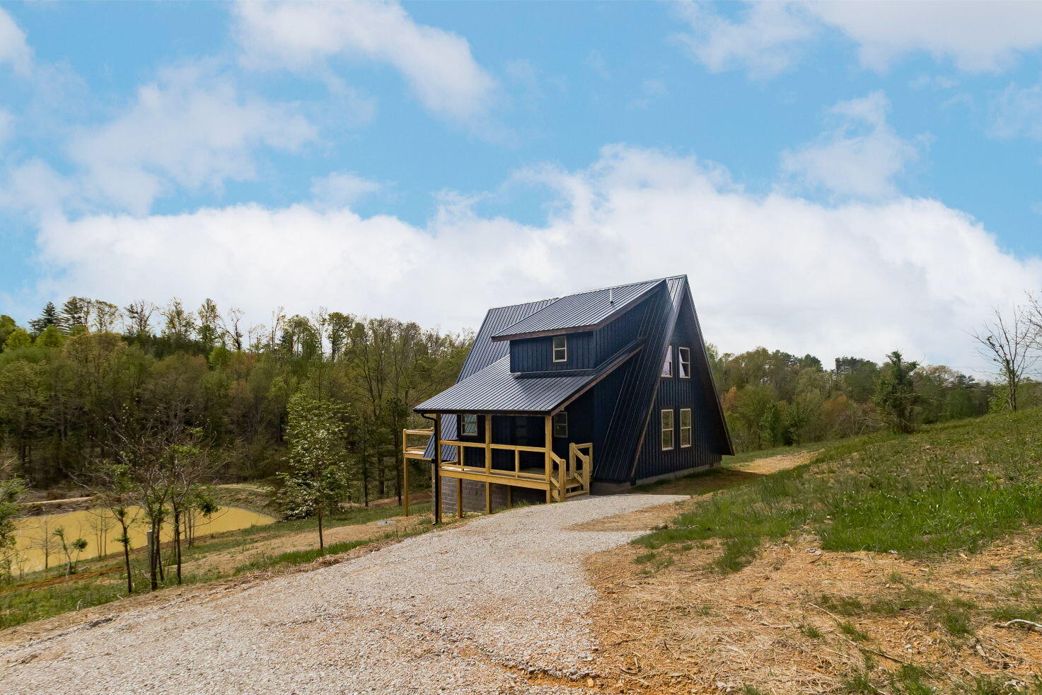 210 Hawks Point Road Beattyville, KY 41311 - Photo 2 of 34 2-web-or-mls-FO7A1426